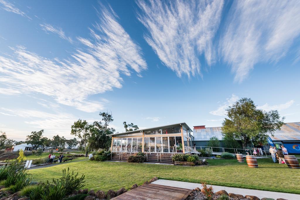 The Woolshed At Jondaryan Hotel Екстериор снимка